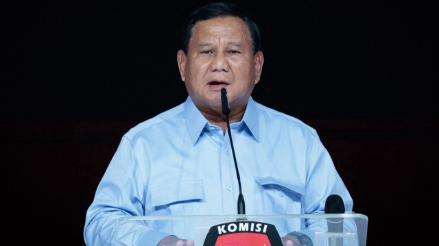 Le candidat à la présidence et ministre indonésien de la défense, Prabowo Subianto, s'exprimant sur la scène lors du dernier débat de l'élection présidentielle au Jakarta Convention Center (JCC) à Jakarta, le 4 février 2024.