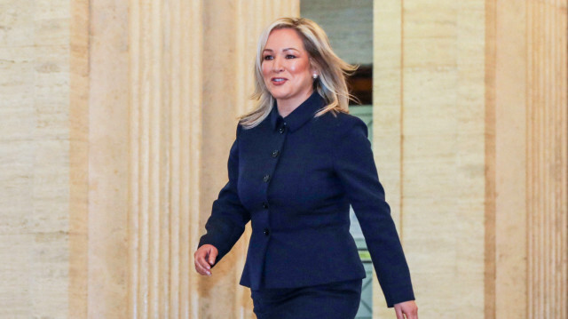 La Première ministre désignée d'Irlande du Nord, Michelle O'Neill du Sinn Fein, arrivant au Parlement, siège de l'Assemblée d'Irlande du Nord, à Stormont, le 3 février 2024. 