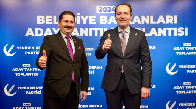 Genel merkezde Genel Başkan Fatih Erbakan'ın katılımıyla aday tanıtım programında Antalya Büyükşehir Belediye Başkan adayı Ümit Özkurt (solda) oldu. 