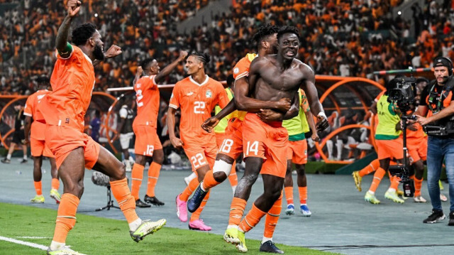 Les joueurs ivoiriens célèbrent le deuxième but de leur équipe lors du quart de finale de la CAN 2024 entre le Mali et la Côte d'Ivoire, au Stade de la Paix à Bouaké, le 3 février 2024.