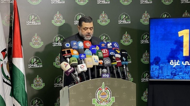 Le membre du bureau politique du mouvement Hamas, Oussama Al-Hamdan, tient une conférence de presse sur la proposition d'échange de détenus à Beyrouth, au Liban, le 07 février 2024. 