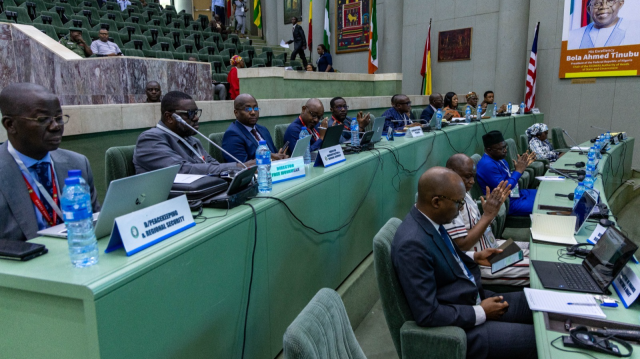 Les représentants des pays membres de la CEDEAO se sont réunis lors d'une réunion extraordinaire le 8 février à Abuja, au Nigeria.