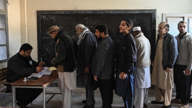 Un bureau de vote lors des élections nationales pakistanaises à Peshawar le 8 février 2024.