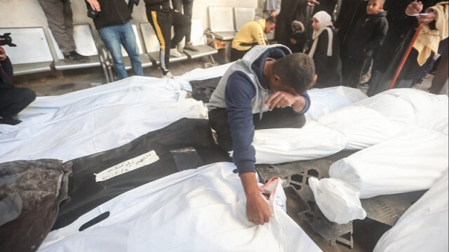 Les corps des Palestiniens tués par les frappes aériennes israéliennes dans la bande de Gaza, le 08 février 2024.