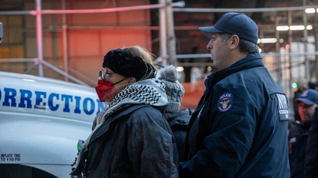 Des manifestants en faveur d'un cessez-le-feu à Gaza, ont été arrêtés par la police lors d'une manifestation à Manhattan, avant le discours de Joe Biden, à New York, le 7 février 2024.