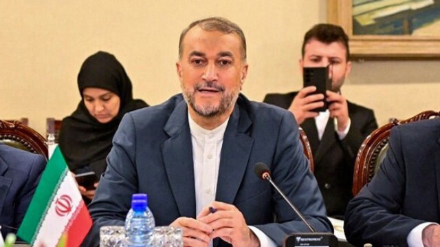 Le MAE iranien, Hossein Amir-Abdollahian (C), au ministère des Affaires étrangères à Islamabad, le 29 janvier 2024.