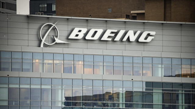 La sanction civile porte sur 51 millions de dollars mais le département d'État a accepté de suspendre 24 millions à la condition que ces fonds soient consacrés au renforcement du programme de conformité de Boeing.
