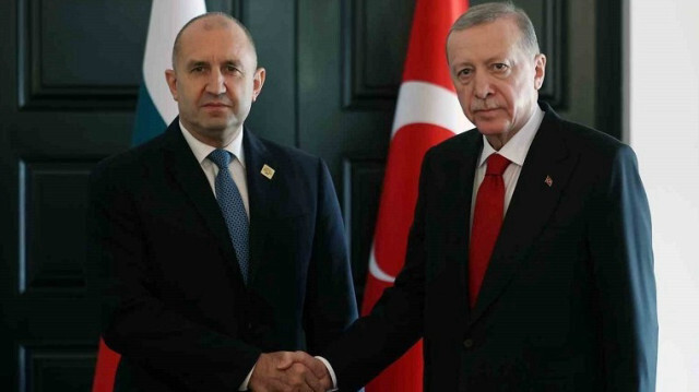 Türkiye's President Recep Tayyip Erdogan (R) and his Bulgarian counterpart Rumen Radev (L)