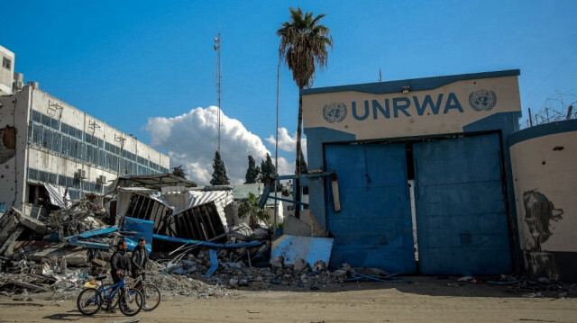 Le siège de l'Office de secours et de travaux des Nations Unies pour les réfugiés de Palestine (UNRWA) détruit par les attaques de l'armée d'occupation israélienne, dans la ville de Gaza, le 15 février 2024.