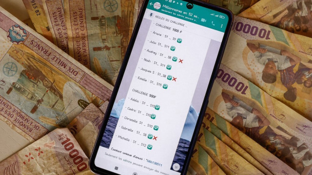 Cette photo prise à Yaoundé, le 17 février, montre un exemple de groupe Whatsapp dédié aux discussions sur les tontines.