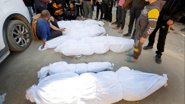 Les corps des Palestiniens tués lors d'une attaque israélienne dans la bande de Gaza, le 12 mars 2024.