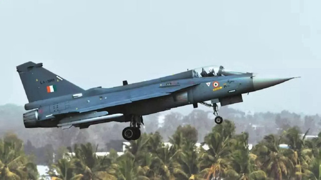 Hindistan Hava Kuvvetlerine ait savaş uçağı Rajasthan eyaletinde düştü
