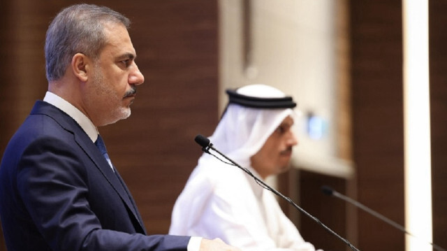 Turkish Foreign Minister Hakan Fidan (L) and Prime Minister and Minister of Foreign Affairs of Qatar, Mohammed bin Abdulrahman bin Jassim Al Thani (R)