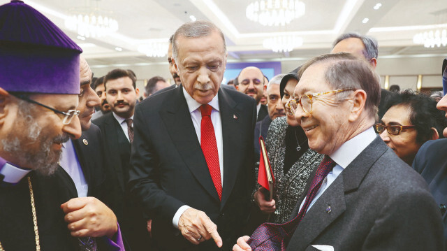 AK Parti Konferans Salonu'nda bu yıl 15'incisi düzenlenen Geleneksel Büyükelçiler İftarı'na azınlık temsilcileri de katıldı.