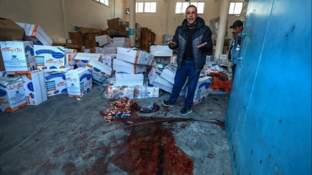 L'entrepôt et le centre de distribution de l'UNRWA à Rafah ont été touchés par une frappe de l'armée d'occupation, dans le sud de la bande de Gaza, le 13 mars 2024.