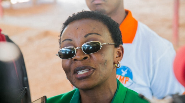 Victoire Ingabire, chef de l'opposition rwandaise, s'adresse à la presse après avoir été libérée de la prison de Nyarugenge, le 15 septembre 2018, dans la banlieue de Kigali.