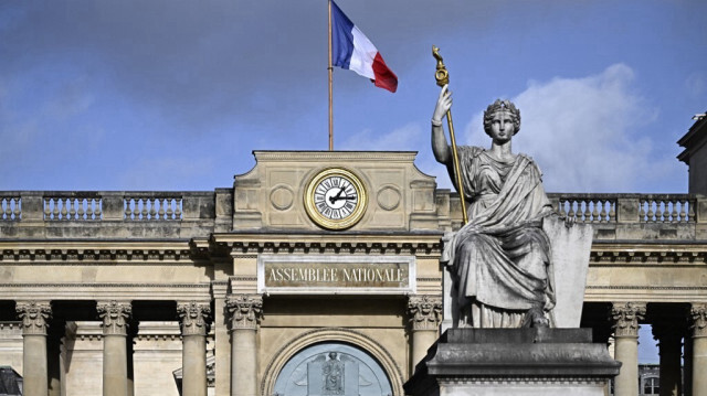 Dans un hémicycle qui ne compte aucun élu de La France insoumise et seulement trois du Rassemblement national, la déclaration du Premier ministre Gabriel Attal n'a pas donné lieu à des débats aussi vifs qu'à l'Assemblée, où le RN s'est abstenu tandis que LFI a voté contre.
