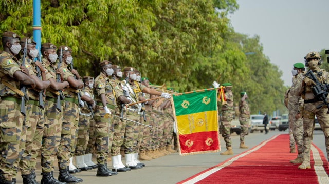 Les autorités militaires maliennes imposent des sanctions financières aux rebelles séparatistes.