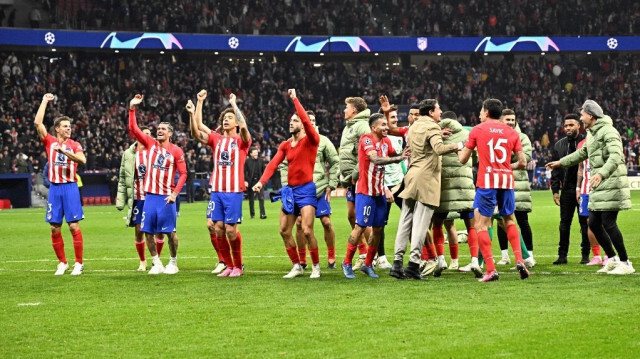 Les joueurs de l'Atlético de Madrid célèbrent la victoire à la fin du match retour des huitièmes de finale de la Ligue des champions de l'UEFA entre le Club Atlético de Madrid et l'Inter Milan au stade Metropolitano à Madrid, le 13 mars 2024.
