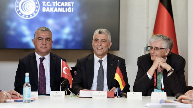 Ticaret Bakanı Ömer Bolat Berlin Türk İş Dünyası STK temsilcileri ile görüştü