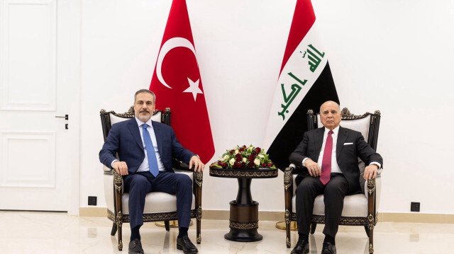Le Ministre turc des Affaires étrangères Hakan Fidan, et son homologue irakien Fuat Hüseyin, à Bagdad, en Irak, le 14 mars 2024.