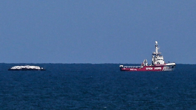 Le navire "Open Arms", parti de Chypre avec de l'aide humanitaire, s'approche de la côte de Gaza, le 15 mars 2024.