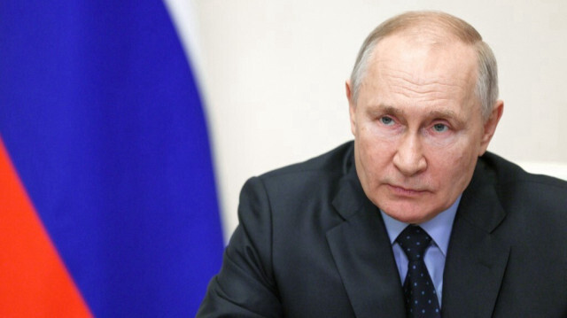 Le président russe Vladimir Poutine préside une réunion avec le gouvernement par liaison vidéo à la résidence d'État de Novo-Ogaryovo, à l'extérieur de Moscou, le 29 mars 2023.