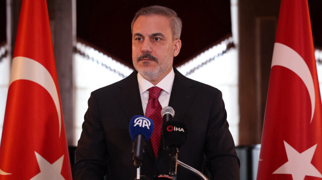 Le ministre turc des Affaires étrangères, Hakan Fidan, fait des déclarations lors de sa rencontre avec des membres de la presse turque à l'ambassade de Türkiye à Washington D.C., États-Unis, le 8 mars 2024.