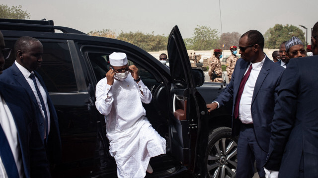 Le président de transition du Tchad, le général Mahamat Idriss Deby, arrivant au ministère tchadien des Affaires étrangères avant le début d'une réunion d'inauguration d'une coalition de partis pour sa candidature à l'élection présidentielle du 6 mai, à N'Djamena, le 2 mars 2024.