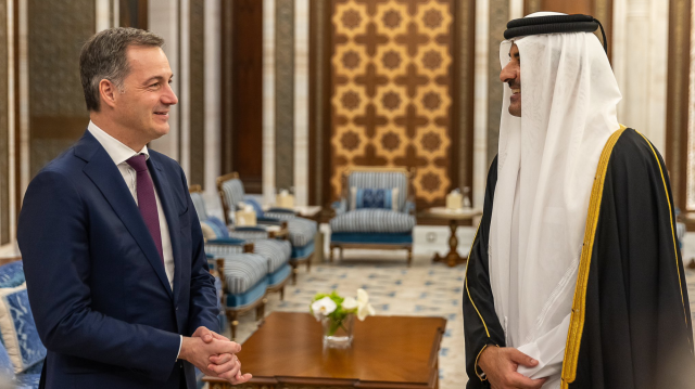 Le premier ministre belge, Alexander De Croo et l'émir du Qatar, le cheikh TaminBinHamad Al Thani, au palais de Lusail, à Doha, au Qatar, le 16 mars 2024.