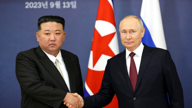 Le Chef d'Etat de la Corée du Nord Kim Jong Un et son homologue russe Vladimir Poutine.