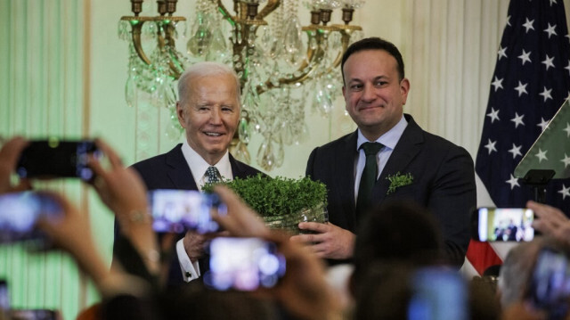 Le président des États-Unis, Joe Biden et le Premier ministre irlandais, Leo Varadkar lors d'un événement organisé à l'occasion de la Saint-Patrick, à la Maison-Blanche, le 17 mars 2024 à Washington, DC.