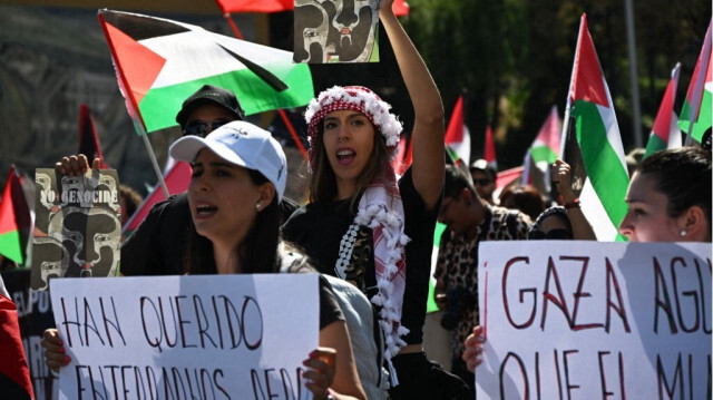 Des manifestants défilent à Santiago le 17 mars 2024 en soutien aux Palestiniens.