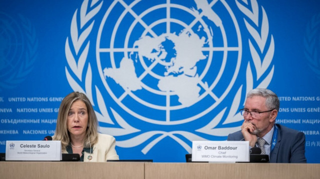 La Secrétaire général de l'Organisation météorologique mondiale (OMM), Celeste Saulo (L), aux côtés du Chef de la surveillance climatique de l'OMM, Omar Baddour, lors d'une conférence de presse sur le rapport climatique mondial 2023 à Genève, le 19 mars 2024. 