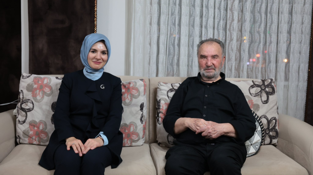 aile ve Sosyal Hizmetler Bakanı Mahinur Özdemir Göktaş ile Yeni Şafak yazarı Prof. Dr. Hayrettin Karaman. 