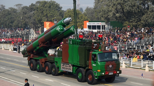 Le système de missile BrahMos de l'armée indienne participe à la répétition générale complète du défilé du Jour de la République à venir, à New Delhi, le 23 janvier 2023.