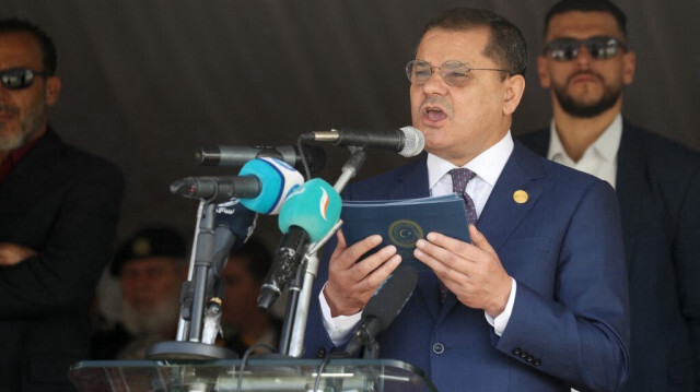 Le Premier ministre de la Libye, Abdelhamid Dbeibah, basé à Tripoli, prend la parole lors d'un défilé marquant le 6e anniversaire de la "libération de Syrte" du groupe État islamique (EI), dans la ville nord-ouest de Misrata, le 17 décembre 2022.