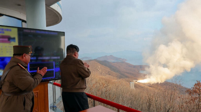  Le dirigeant nord-coréen Kim Jong Un a supervisé un test réussi d'un moteur à combustible solide pour un nouveau type de missile hypersonique à portée intermédiaire, à Pyongyang, le 20 mars 2024.