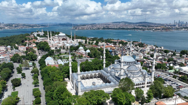 Ayasofya Camii, Sultanahmet Camii.