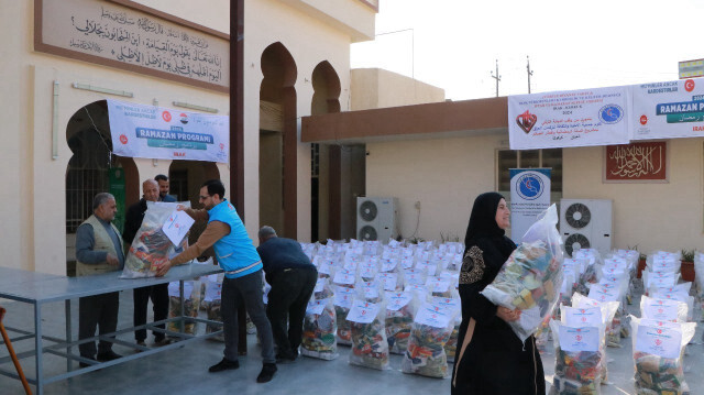 تركيا تقدم مساعدات غذائية لأسر في كركوك العراقية