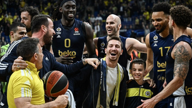 Fenerbahçe Beko, Barcelona'yı 88-74 mağlup ederek Türk Hava Yolları'nın Avrupa Ligi elemelerindeki şansını artırdı