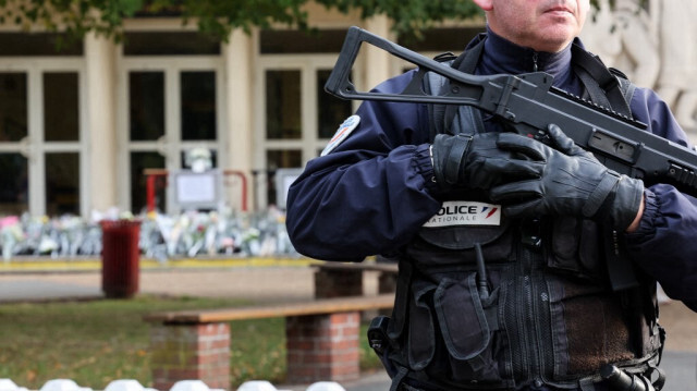 Des centaines de lycéens ont reçu mercredi 21 mars 2024 sur leur espace numérique de travail (ENT), des menaces d'un individu qui promet de les "décapiter" et de faire "exploser" leur établissement.