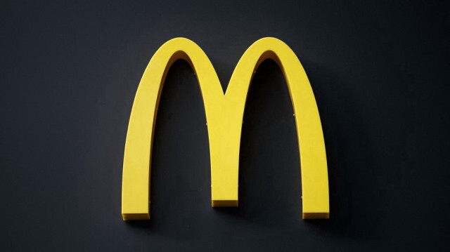 Le logo de "McDonald's", la marque de restauration rapide, prise le 29 novembre 2019 dans la ville de Caen.