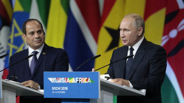 Le président russe Vladimir Poutine et le président égyptien Abdel Fattah al-Sisi font une déclaration à la presse à la suite du Sommet Russie-Afrique 2019 au Parc Sirius des sciences et des arts à Sotchi, en Russie, le 24 octobre 2019.