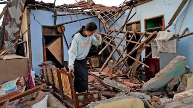 Un tremblement de terre s'est produit en Indonésie, le 22 mars 2024, à une profondeur d'environ cinq kilomètres, avec l'épicentre localisé au large de l'île Bawean, sur la côte nord-est de Java.