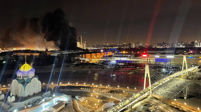 Moskova'da konser salonuna düzenlenen saldırı sonrası yangın çıktı.