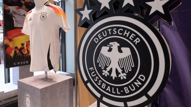 Les maillots de l'équipe nationale allemande conçus par Adidas, à Frankfurt am Main, en Allemagne, le 22 mars 2024.