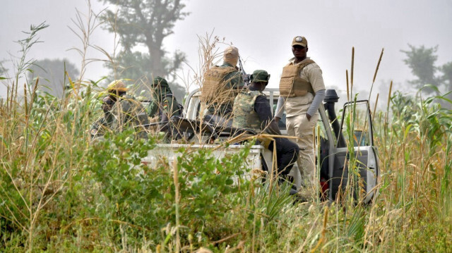Une patrouille militaire nigérienne faisant partie de l'opération "Faraouta Bouchia", qui lutte contre les gangs armés, patrouille dans la région de Maradi, près de la frontière avec le Nigéria, le 2 novembre 2022.