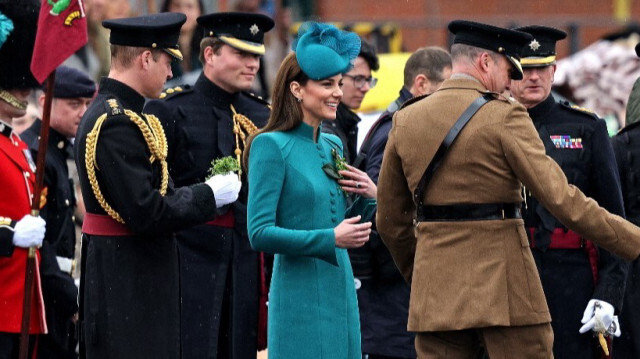 Le Prince William, Prince de Galles et Catherine, Princesse de Galles leur visite au 1er Bataillon des Gardes Irlandais pour leur parade de la St Patrick, à Mons Barracks à Aldershot, au sud-ouest de Londres, le 17 mars 2023.