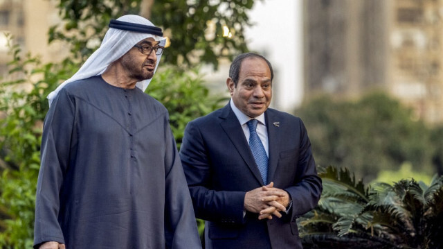 Le président des Émirats arabes unis, Sheikh Mohamed bin Zayed al-Nahyan, reçu par le président égyptien Abdel Fattah al-Sisi au Caire, le 23 mars 2024.